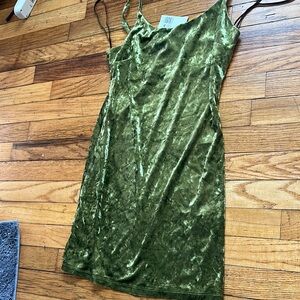 Size M Forever 21 velvet mini dress NWT